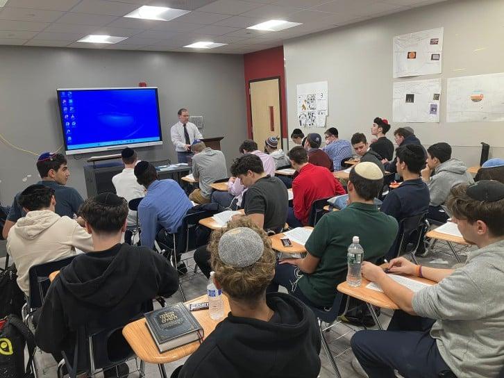 Parsha Yomi Launches Year II with Record Attendance