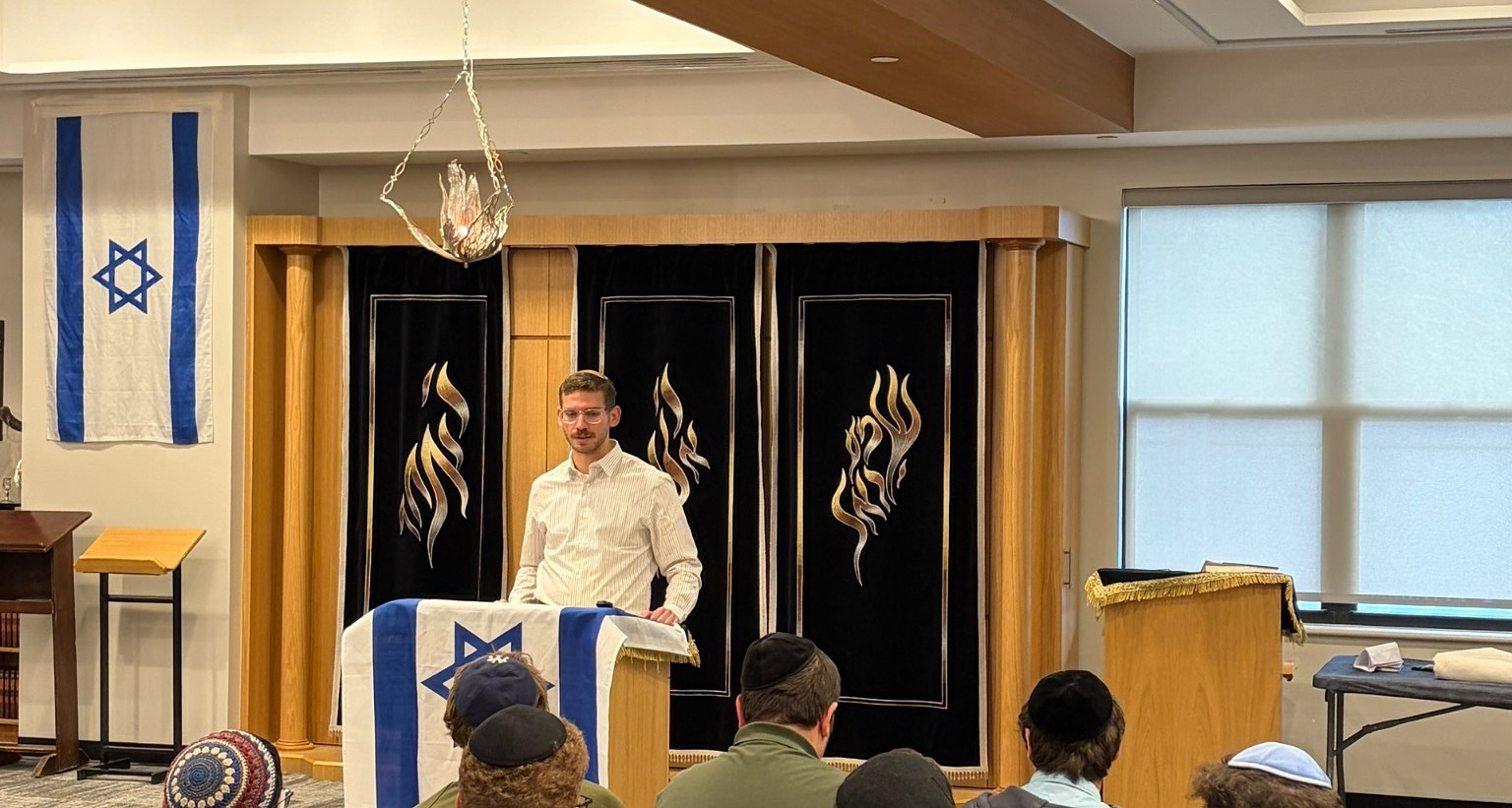 Alumnus Doniel Fodiman Speaks to Rambam Upperclassmen